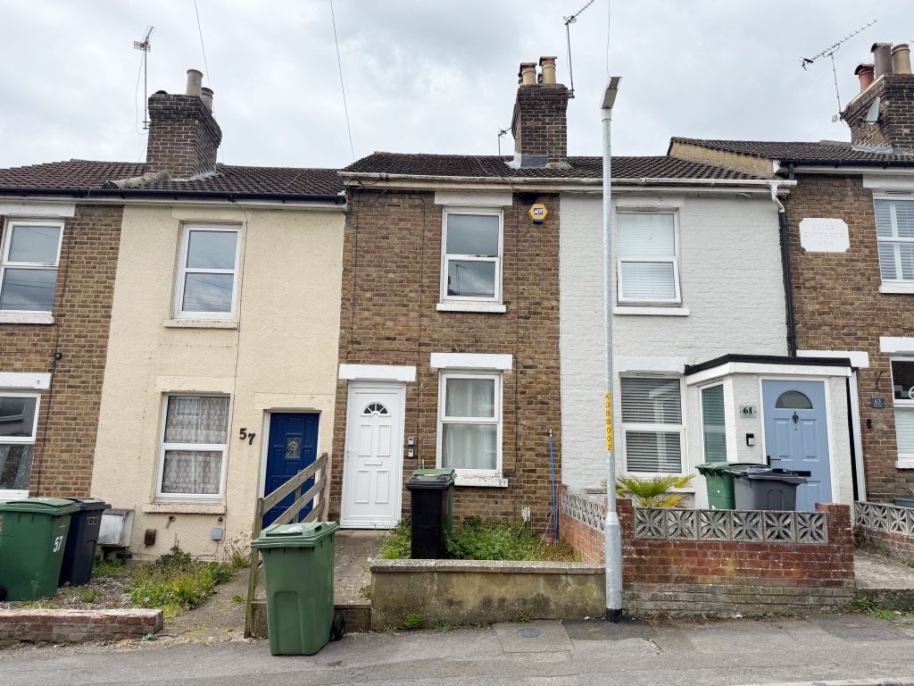 Lot: 118 - MID-TERRACE HOUSE FOR REFURBISHMENT - Front of property